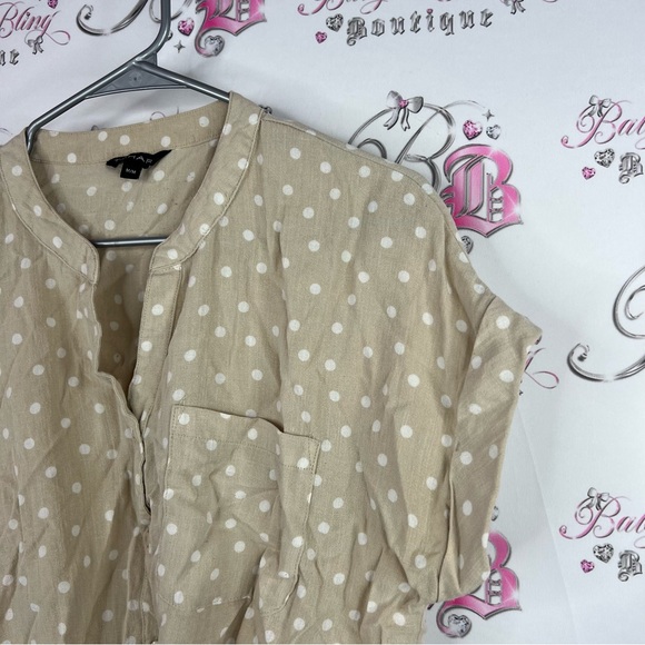 Tahari tshirt button up front twist tie Beige Polka Dot Button Down Shirt - Picture 3 of 8